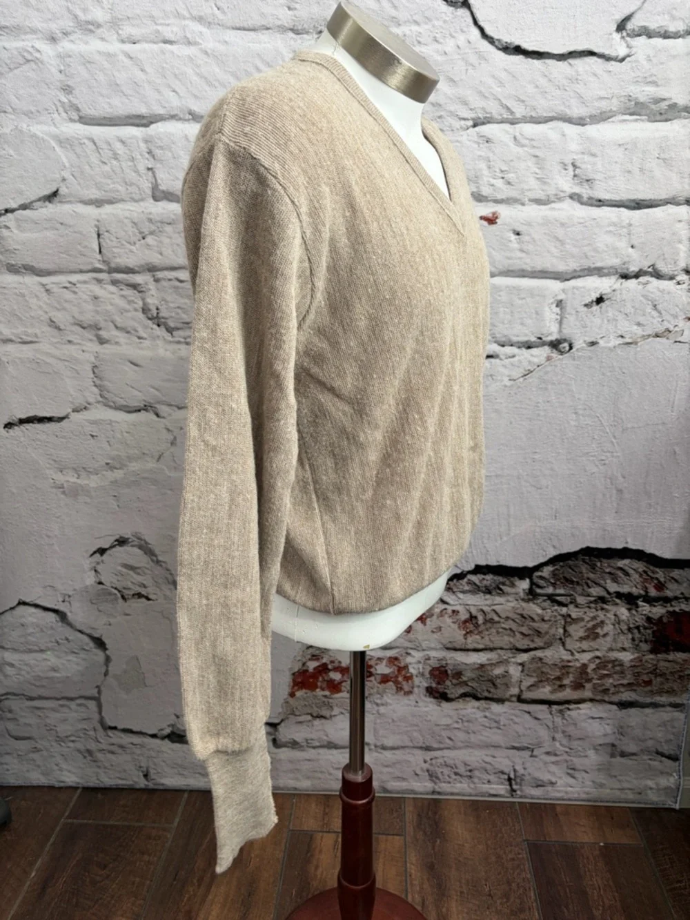 Vintage 70s/80s Izod Lacoste Wool Blend Beige V-Neck Sweater Beige Neutral‎